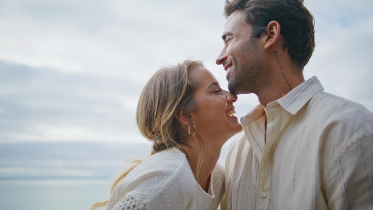 Was ist Freundschaft Plus? Bedeutung und Vor- und Nachteile