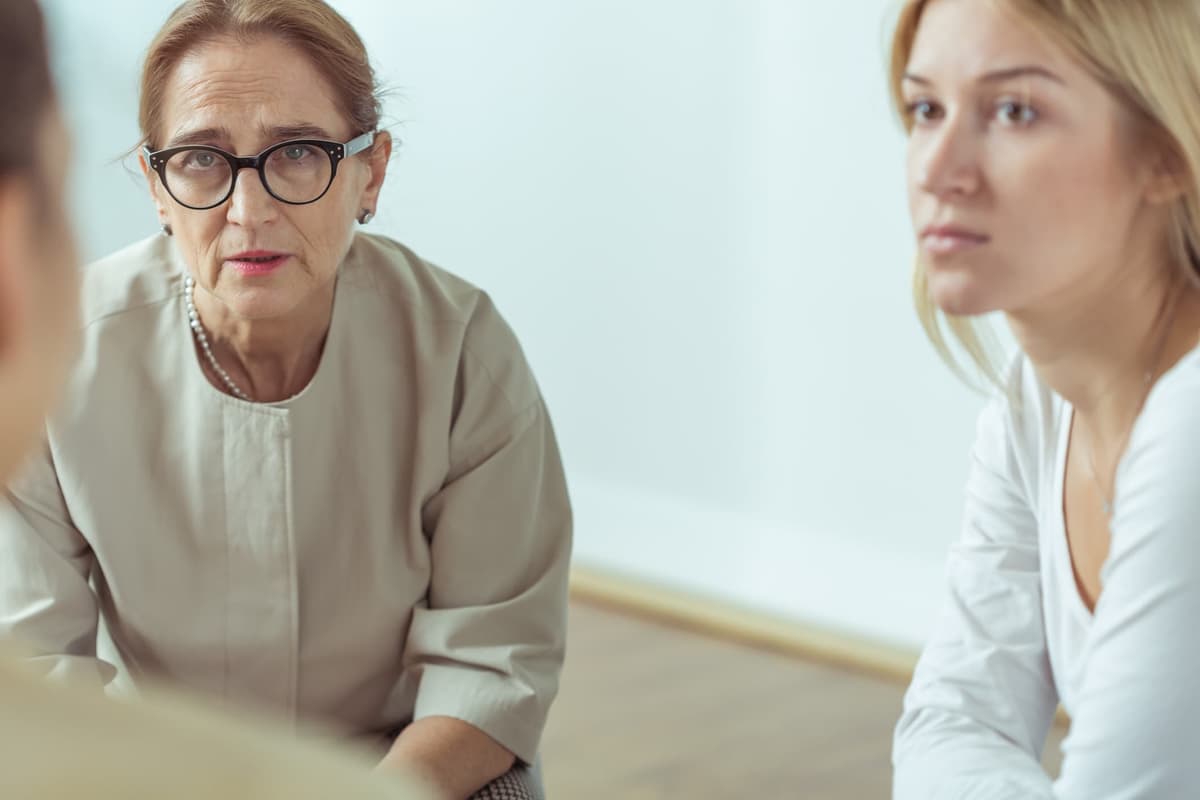 Schwiegermutter nervt – Wie du mit ihr klarkommst, ohne den Familienfrieden zu riskieren