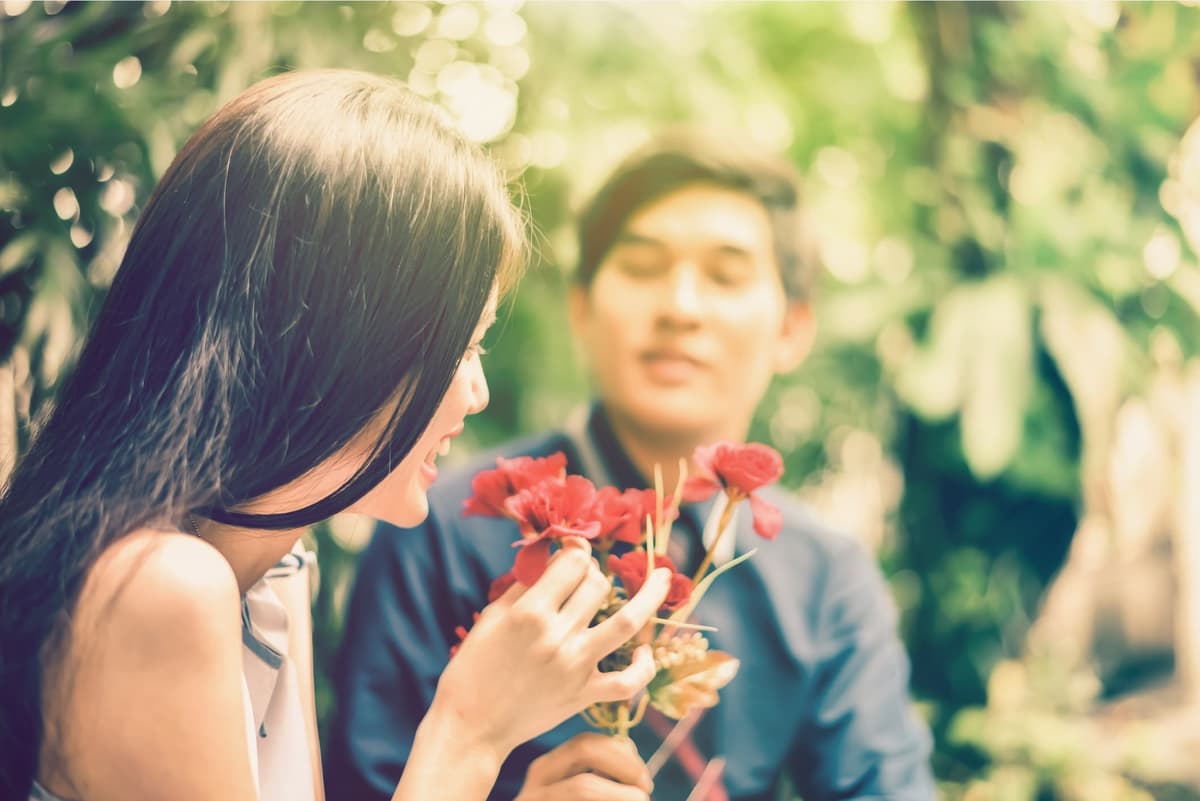 Liebesbeweise für sie: Ideen, Gesten und kleine Taten, die wirklich ankommen