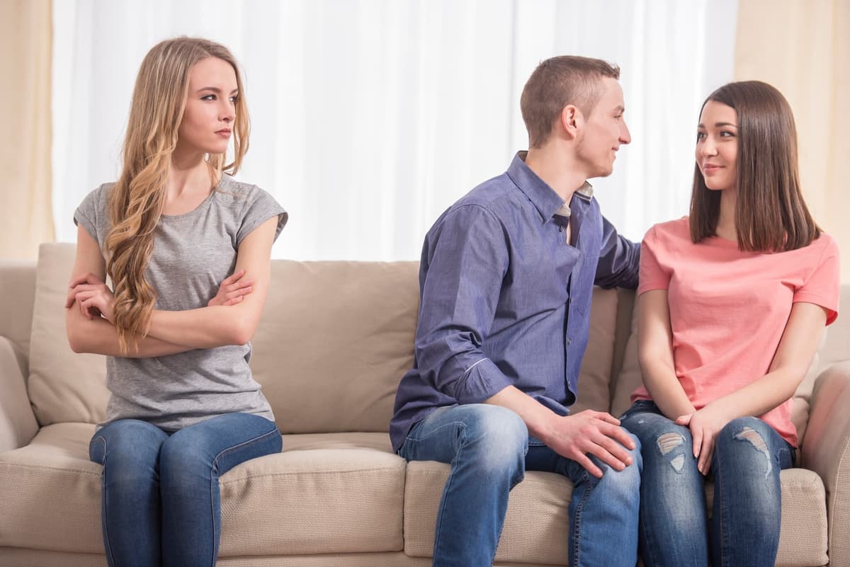 Freundschaft zwischen Mann und Frau trotz Beziehung – kann das gutgehen?