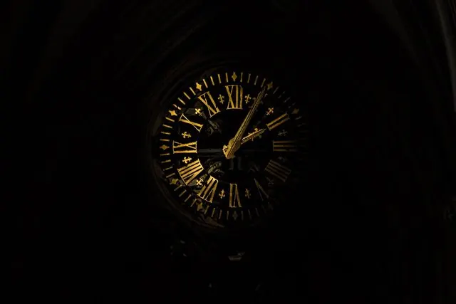 Engelszahl 2323: Bedeutung von 23:23 Uhr, Liebe und 23:32