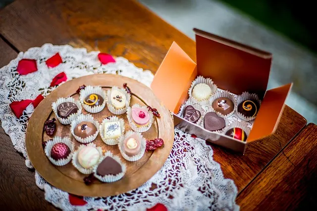 Flirtsignale Mann erkennen: So merkst du, dass er flirtet