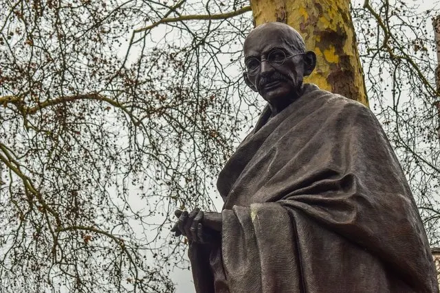 Gandhi Zitate: über 40 echte Sätze mit Quelle und die Fakes