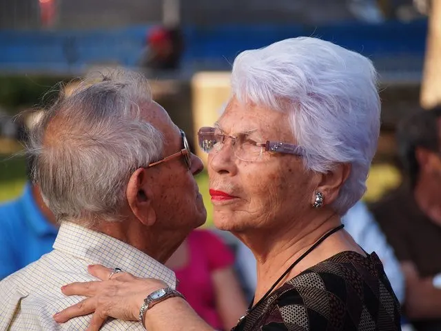 Gnadenhochzeit: 70 Jahre verheiratet – Bedeutung & Wünsche