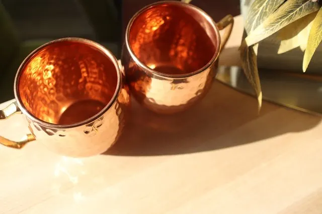 Kupferhochzeit: Bedeutung, Ideen & Wünsche zum 7. Hochzeitstag