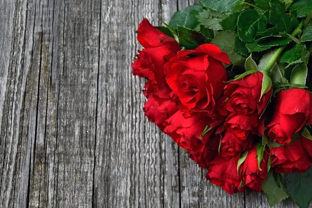 Rosenhochzeit: Bedeutung & Ideen zum 10. Hochzeitstag