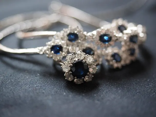 Saphirhochzeit zum 16. Hochzeitstag: Bedeutung & Ideen