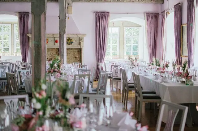 Sitzordnung Hochzeit: Knigge, Brautpaartisch und heikle Fälle