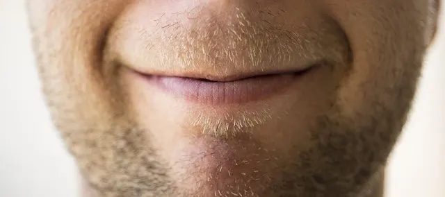 😏 Bedeutung bei WhatsApp: was das Smirk-Emoji im Flirt sagt