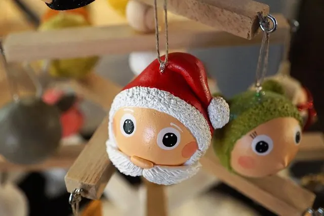 Weihnachtsspiele: 24 Ideen für Familie, Erwachsene und Feier